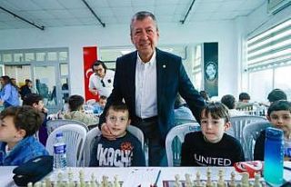 Burhaniye’de çocukların satranç heyecanı başladı