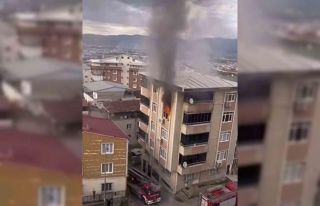 Bursa’da apartman dairesinde çıkan yangın, mahalleyi...