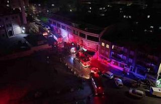 Bursa’da bir depoda çıkan yangın itfaiye ekiplerini...