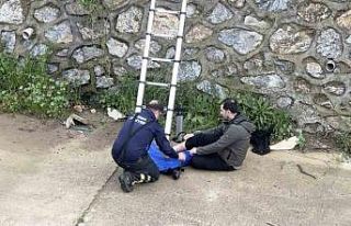 Bursa’da dereye düşen adamı ekipler kurtardı