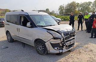 Bursa’da iki araç çarpıştı: 3 kişi yaralandı