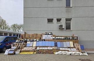 Bursa’da kaçak tütün baskını: Depo ve araçlardan...