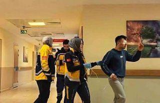 Bursa’da kesim makinesinden fırlayan parça işçinin...