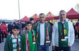 Bursasporlu taraftardan Eskişehirspor’a destek