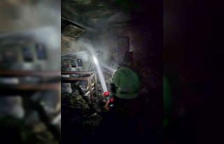 Cam balkon üretimi yapılan iş yerinde yangın