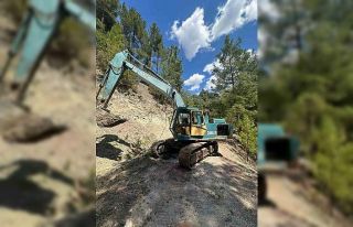 Çameli Belediyesi heyelan sonucu kapanan yolları...