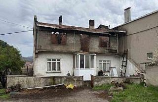 Çanakkale’de baca yangını çatıyı küle çevirdi