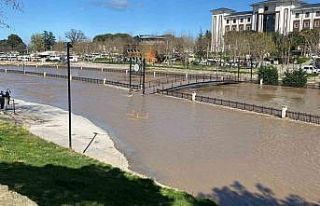 Çanakkale’de Kocabaş Çayı yoğun yağış nedeniyle...