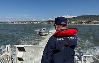 Çanakkale’de sürüklenen bottaki 3 kişi kurtarıldı
