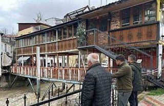 Çatak’ta aşırı yağış nedeniyle köprü ve...