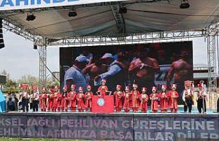 CHP’lilerin sırt döndüğü çocuklar er meydanına...