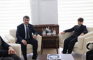 Çocuk başkanın ilk talebi, ‘Daha çok kütüphane...