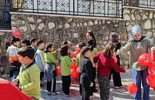 Çocuklar 23 Nisan’ı geleneksel oyunlarla kutladı