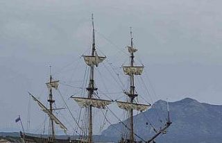 Cook Adaları bayraklı yelkenli Datça’ya demirledi