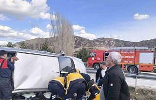 Çorum’da devrilen otomobildeki 3 kişi yaralandı
