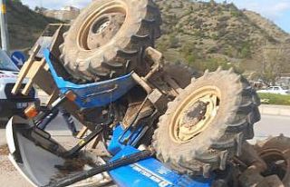 Çorum’da traktör ile ambulans çarpıştı: 1...