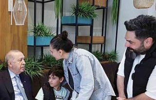 Cumhurbaşkanı Erdoğan, vatandaşlarla kafede sohbet...