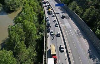 D-650’yi kilitleyen kaza: İki tır çarpıştı,...