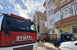 Dairedeki kartonlardan çıkan yangın söndürüldü