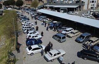 Demirci 2. El Oto Pazarı kapılarını açtı