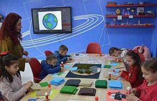 Demirci’de çocuklar bayramı bilimle kutladı