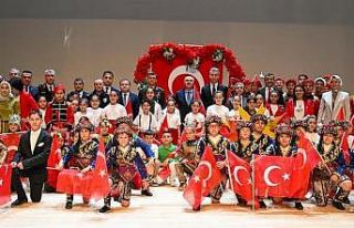 Denizli’de geleceğin teminatı çocuklar sahne...