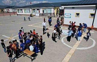 Depremzede çocuklar müzikle moral buluyor