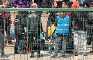 Diyarbakır Adliyesi’nde boşanma davası kavgası:...