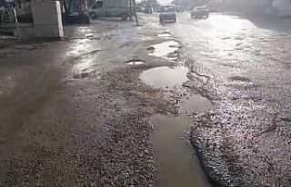 Diyarbakır’da bozulan yollar sürücülere zor...