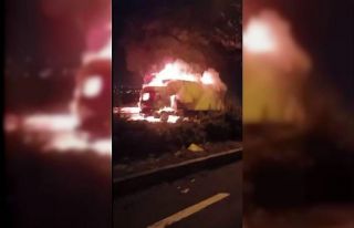 Diyarbakır’da seyir halindeki tır alev topuna...