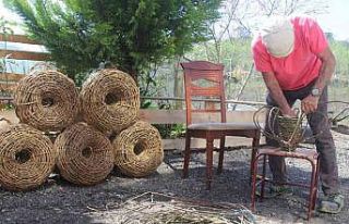 Doğadan topluyor, türkülerle örüyor: 45 yıllık...