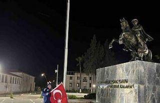 Dünya Kupası sevincini kent meydanında tek başına...