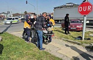 Düzce’de kavşakta otomobiller çarpıştı: 6...