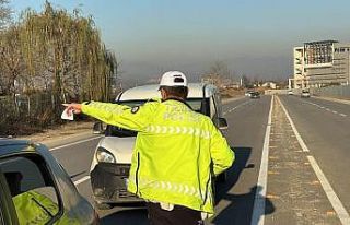 Düzce’de trafik denetimlerinde 188 araç trafikten...