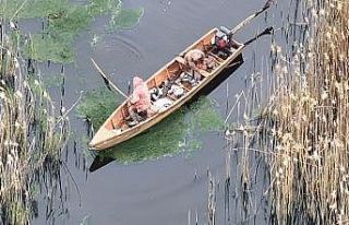 Eber Gölü’nde kaçak avlanan 4 kişi dron ile...