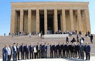 Edremit Belediyesi Ata’nın huzuruna çıktı