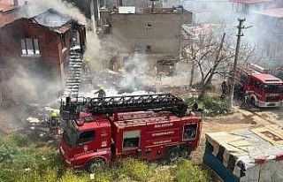 Edremit’te korkutan çöp ev yangını