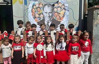 Efeler’in minikleri 23 Nisan’ı kutladı