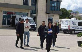 Ekmek almak için markete giden yaşlı adam çöp...