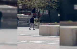 Elinde silahla polise kendini ihbar etti, etrafa ateş...