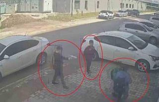 Ellerindeki oyuncak silahla 11 yaşındaki çocuğun...