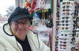 Emekli öğretmen evinde ölü bulundu