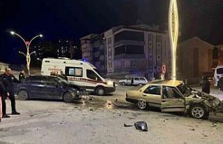 Emet’te iki araç çarpıştı: 2 yaralı