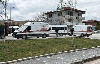 Erbaa’da öğrenci servisi ile otomobil çarpıştı:...