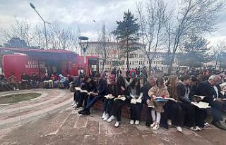Erzincan’da açık havada kitap okuma etkinliği