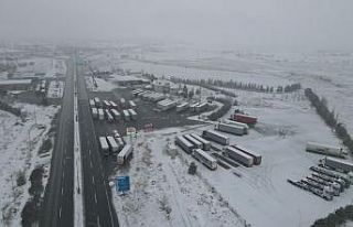 Erzincan’da kar etkisini gösterdi: Geçitlerde...