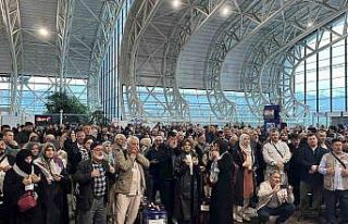 Erzincan’dan 192 hacı adayı dualarla kutsal yolculuğa...