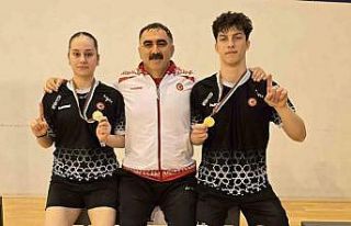 Erzincanlı genç badmintoncular Avrupa’da 3 madalya...