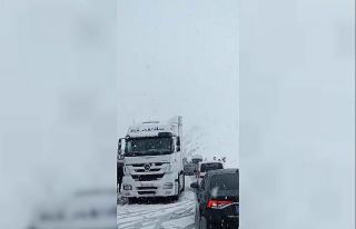 Erzurum’da ulaşıma kar engeli