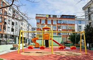 Esenyurt Belediyesi yangında zarar gören parkı...